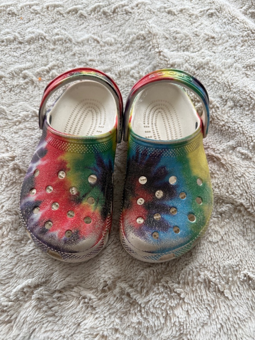 CROCS Kids Tie-Dye Clog in Red, Yellow, Green, Blue
